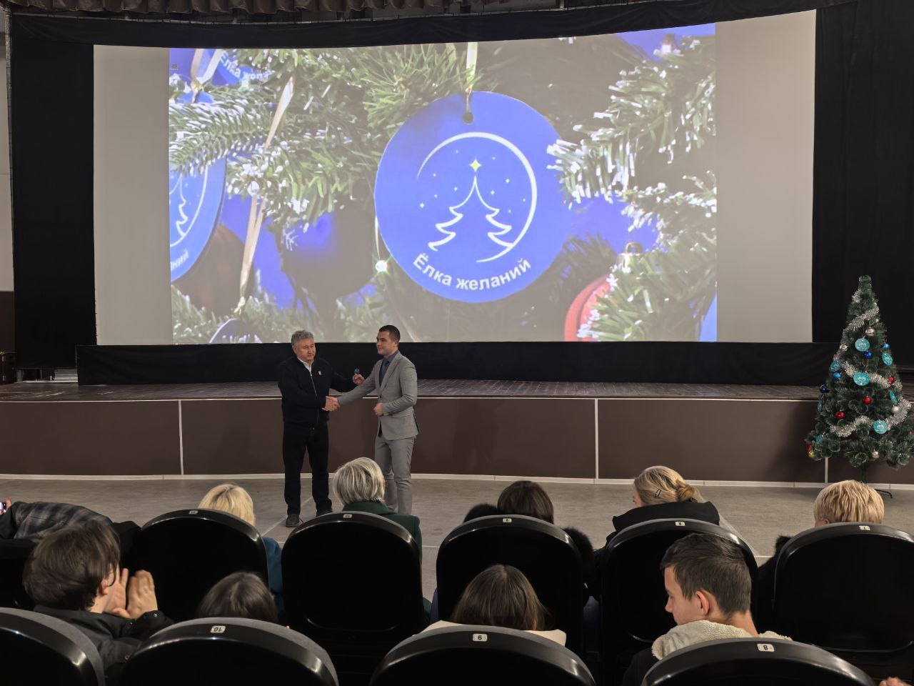 В Каланчаке состоялось открытие кинозала "Дружба"