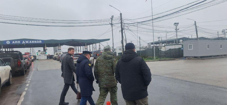 На пункте пропуска «Джанкой» на границе с Херсонской областью прошла рабочая проверка На пункте пропуска «Джанкой» на границе с Херсонской областью прошла рабочая проверка