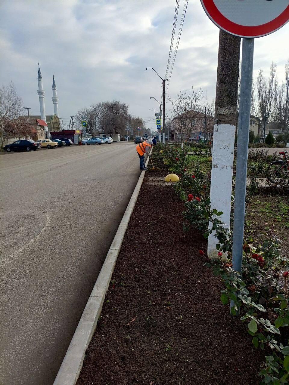 Работы по благоустройству и новогоднему украшению округа продолжаются Работы по благоустройству и новогоднему украшению округа продолжаются