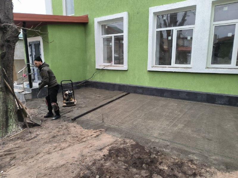 Благодаря шефской помощи Краснодарского края капитальный ремонт Генической школы искусств почти завершен Благодаря шефской помощи Краснодарского края капитальный ремонт Генической школы искусств почти завершен