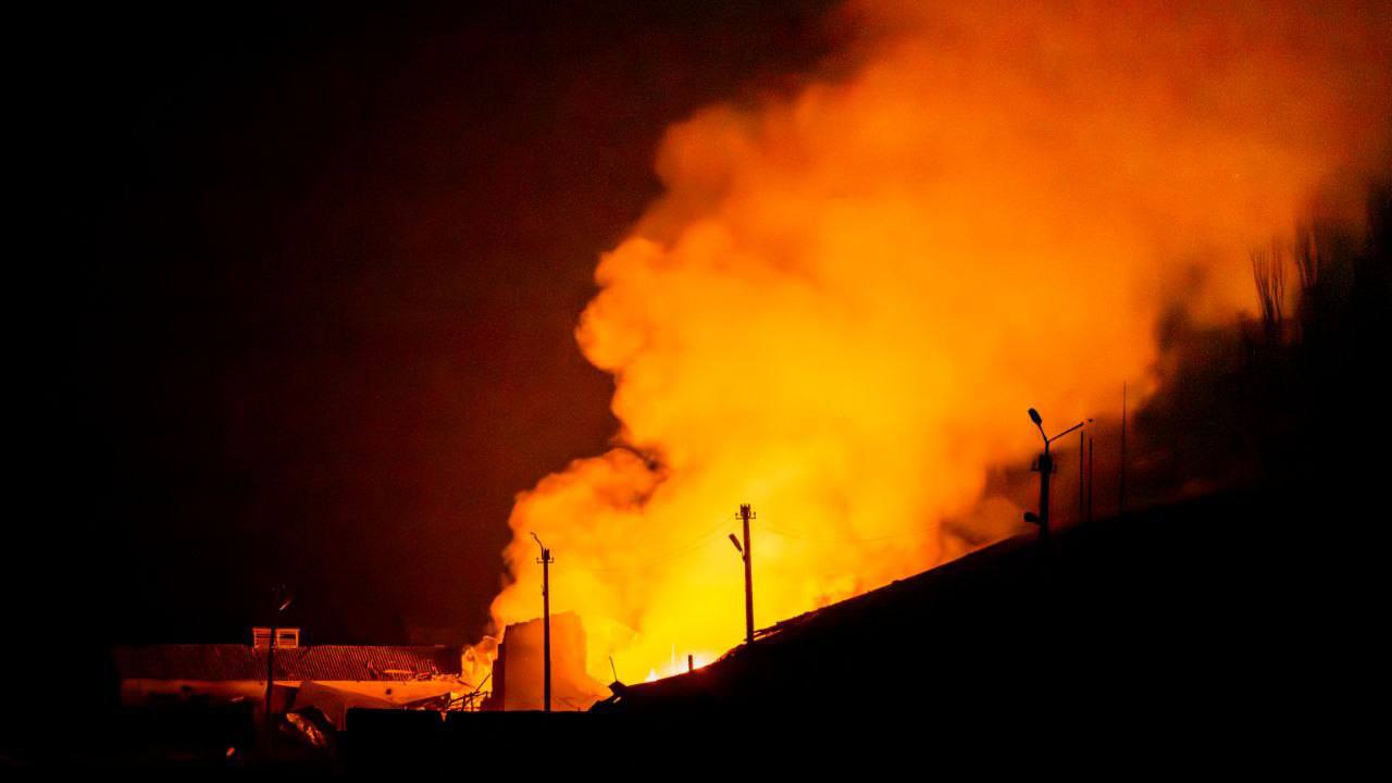 Сергей Георгиев: Вооружённые формирования Украины вчера вечером цинично ударили по одному из микрорайонов Геническа Сергей Георгиев: Вооружённые формирования Украины вчера вечером цинично ударили по одному из микрорайонов Геническа