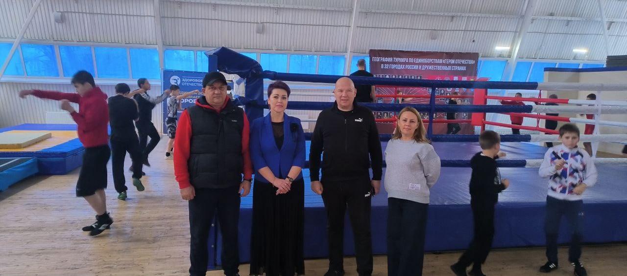 Юные боксеры Геническа получили мастер-класс от тренера из Краснодарского края Юные боксеры Геническа получили мастер-класс от тренера из Краснодарского края