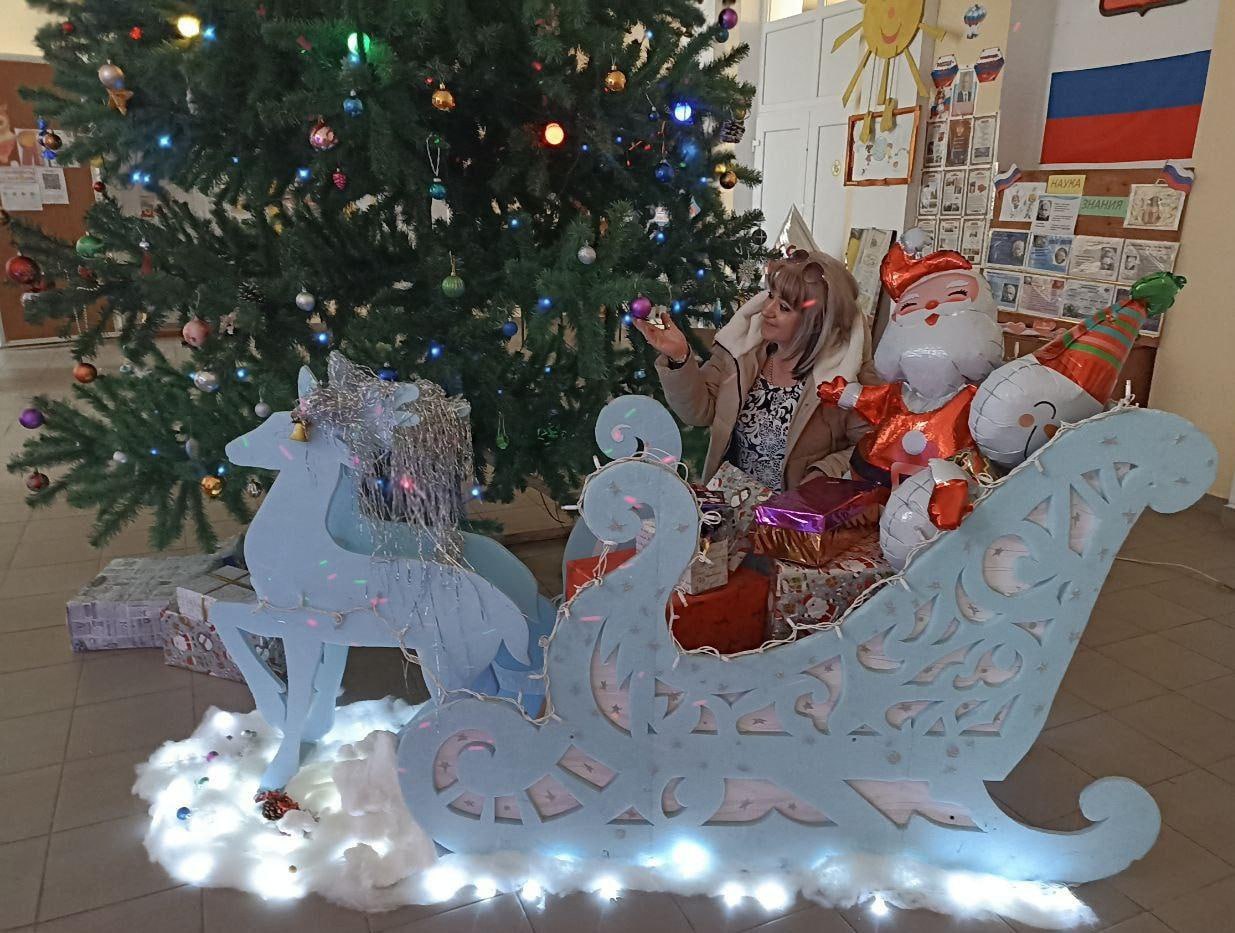 Работники культуры пгт Любимовка украсили ёлку Работники культуры пгт Любимовка украсили ёлку