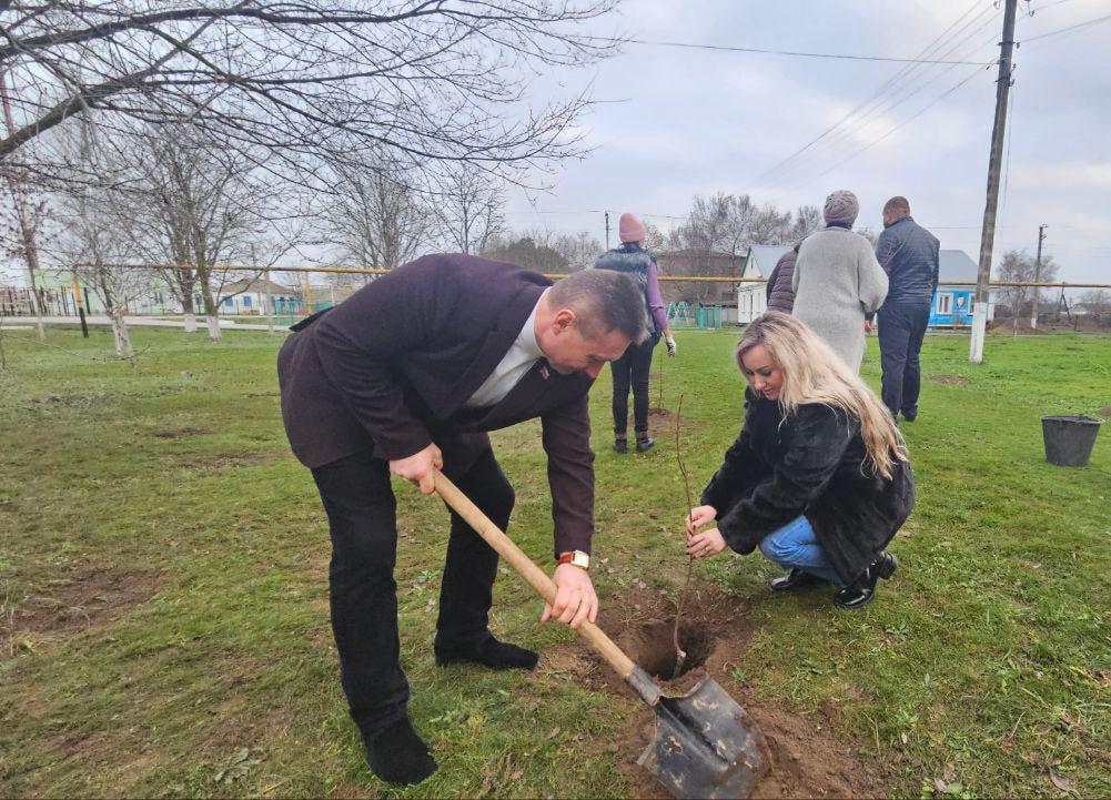В селе Широкое высадили «Сад памяти» В селе Широкое высадили «Сад памяти»