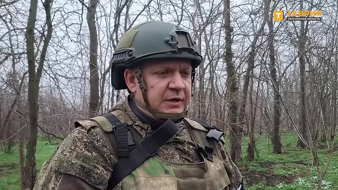 На Херсонском направлении артиллеристы гаубицы Д-30 из группировки «Днепр» метким огнем разнесли пункт управления беспилотниками и ликвидировали украинских военных