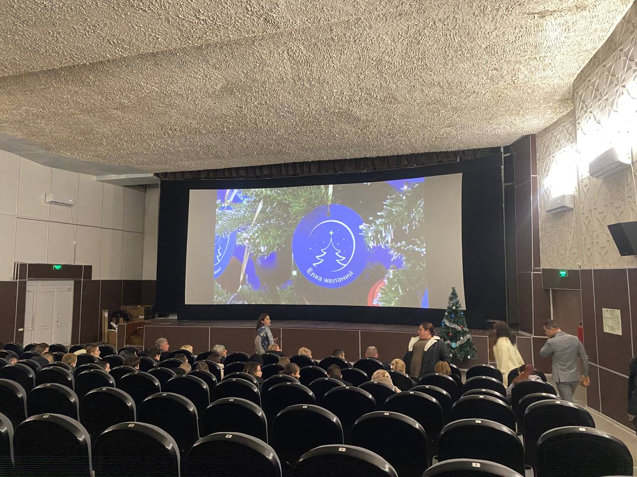 В Каланчаке после ремонта открылся кинотеатр «Дружба», включенный в народную программу «Единой России» В Каланчаке после ремонта открылся кинотеатр «Дружба», включенный в народную программу «Единой России»