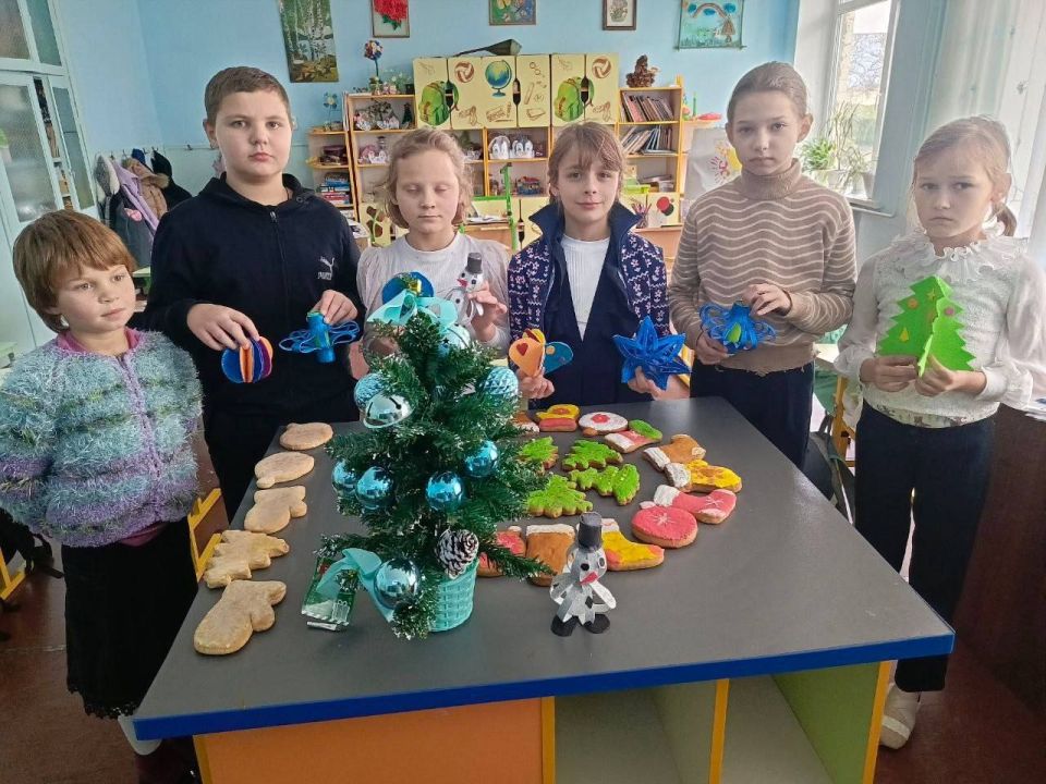 Новогодние приготовления в Горьковской школе Новогодние приготовления в Горьковской школе