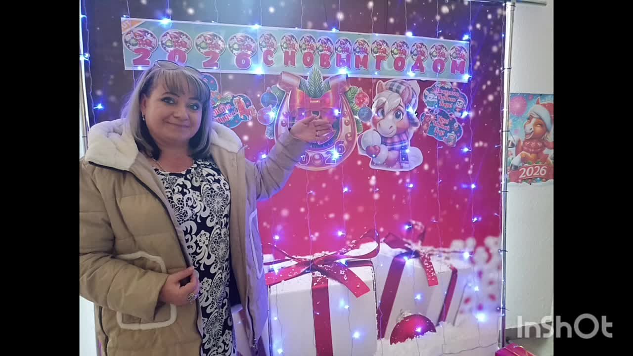 Работники культуры пгт Любимовка украсили ёлку