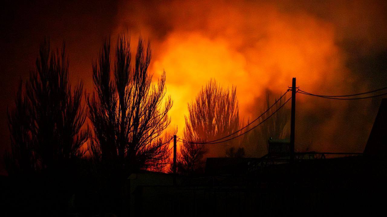 Людям, чьи дома пострадали в результате атаки украинских дронов в одном из районов Геническа, выплатят денежные компенсации Людям, чьи дома пострадали в результате атаки украинских дронов в одном из районов Геническа, выплатят денежные компенсации