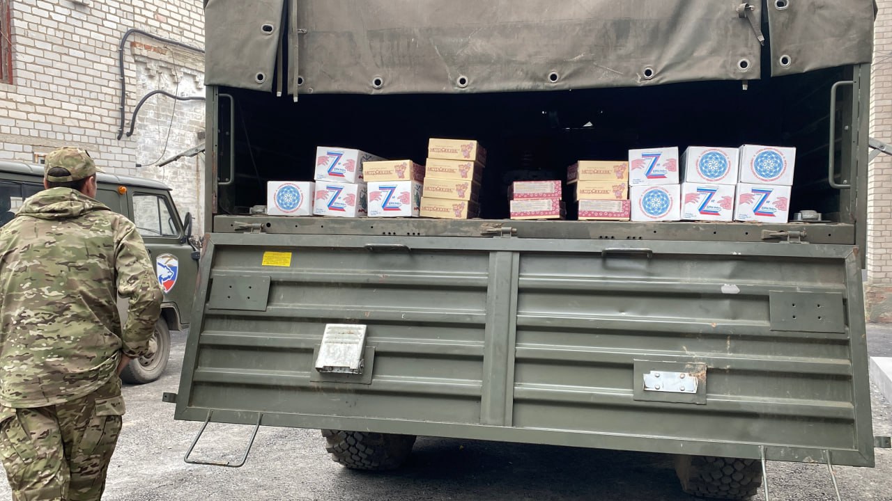 В Штабе общественной поддержки «Единой России» в Геническе пришли поддержать бойцов местные активисты В Штабе общественной поддержки «Единой России» в Геническе пришли поддержать бойцов местные активисты