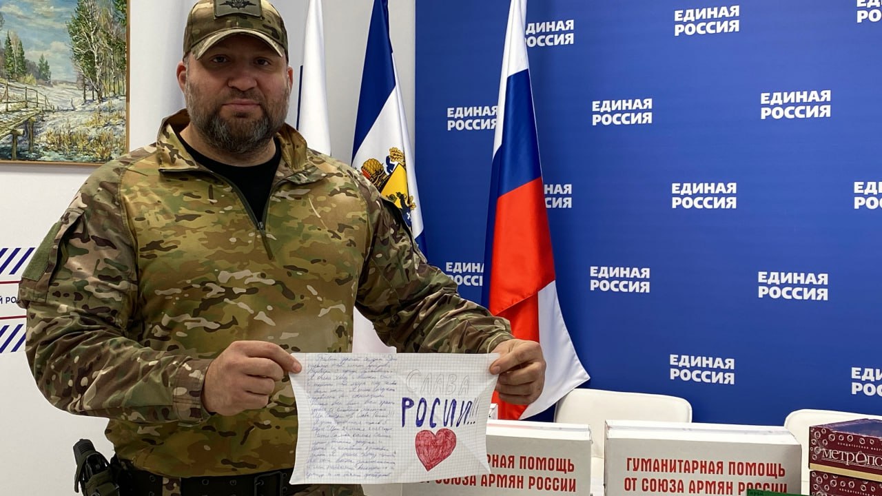 В Штабе общественной поддержки «Единой России» в Геническе пришли поддержать бойцов местные активисты
