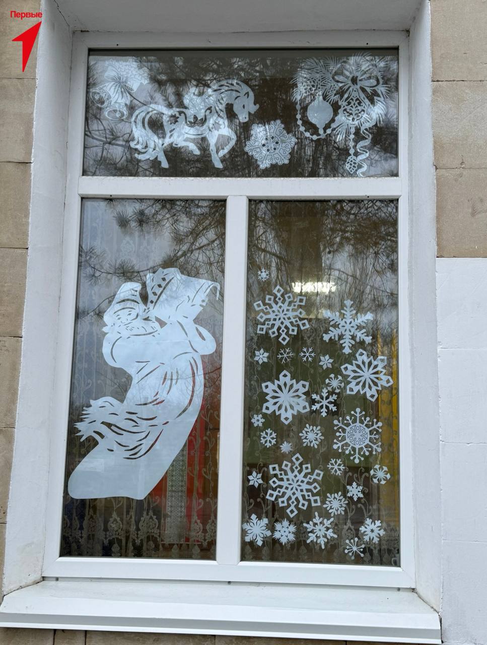 Первые Ровненской школы украсили школьные окна Первые Ровненской школы украсили школьные окна