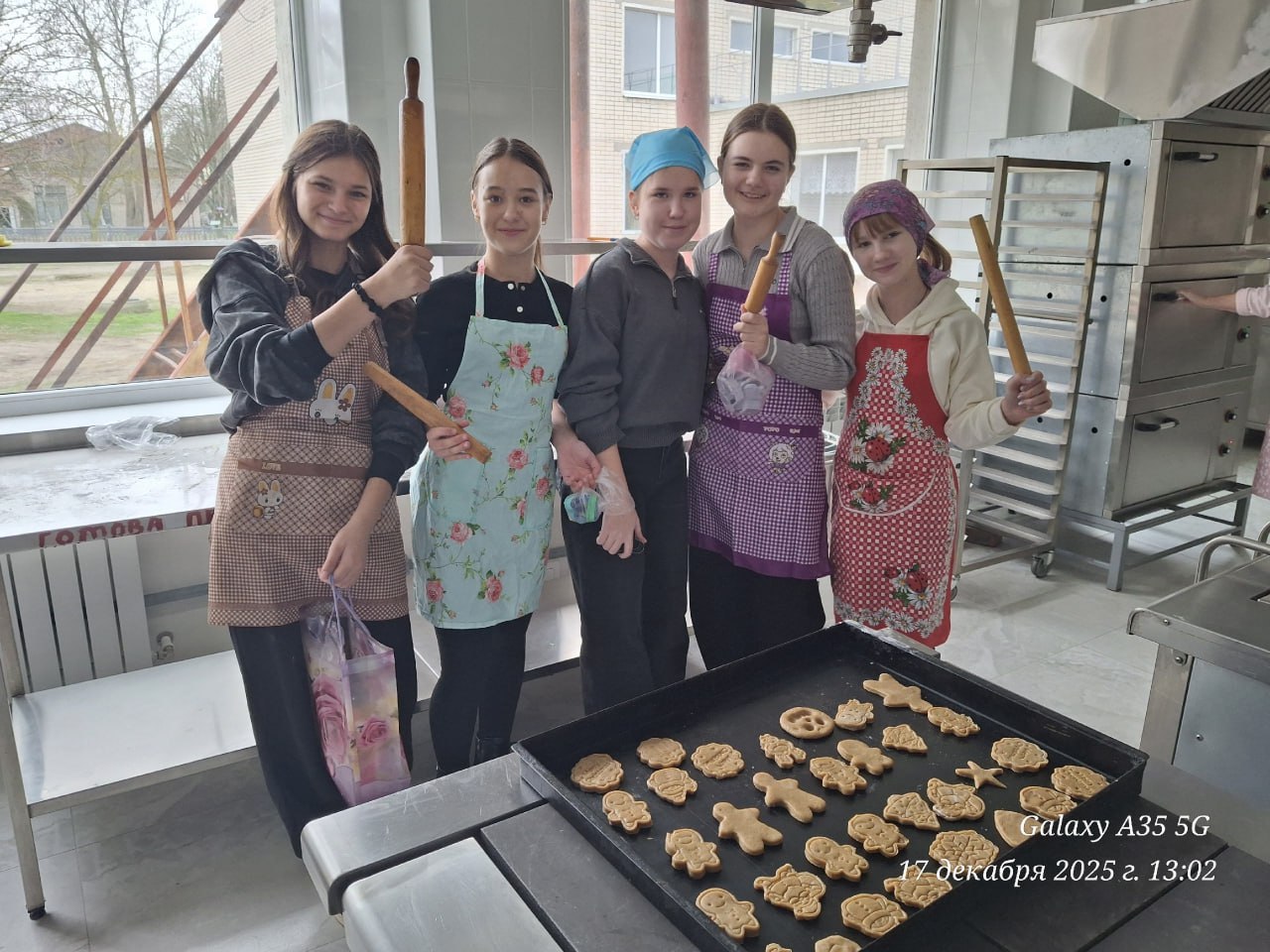 Сладкий праздник: имбирное печенье ко Дню Святого Николая в Виноградовской школе!