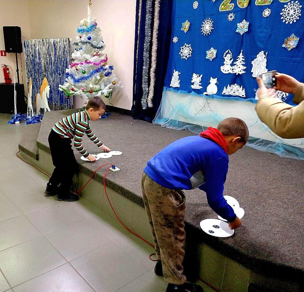 «Ёлочка, гори!» — праздник добра и чуда в Краснянском СДК «Ёлочка, гори!» — праздник добра и чуда в Краснянском СДК