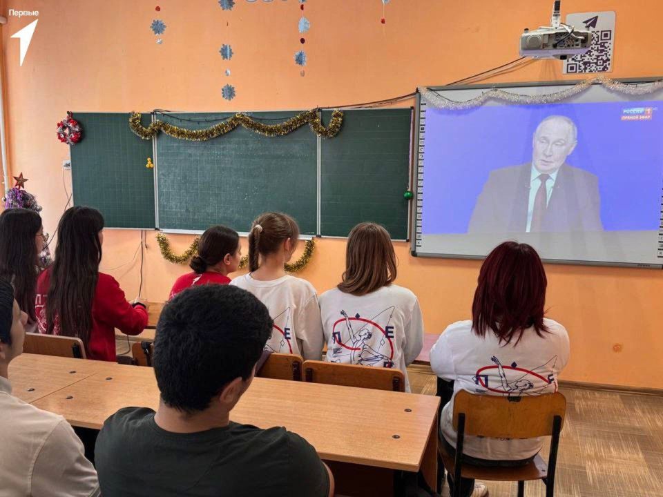 Первые Григорьевской школы Чаплинского округа уже подключились к прямой линии с президентом России Первые Григорьевской школы Чаплинского округа уже подключились к прямой линии с президентом России