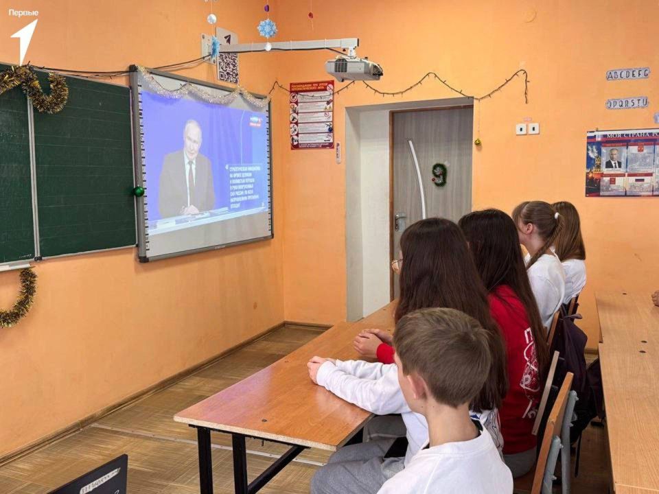 Первые Григорьевской школы Чаплинского округа уже подключились к прямой линии с президентом России Первые Григорьевской школы Чаплинского округа уже подключились к прямой линии с президентом России