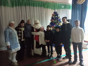 Открытие новогодних ёлок в Чаплинском муниципальном округе продолжается!