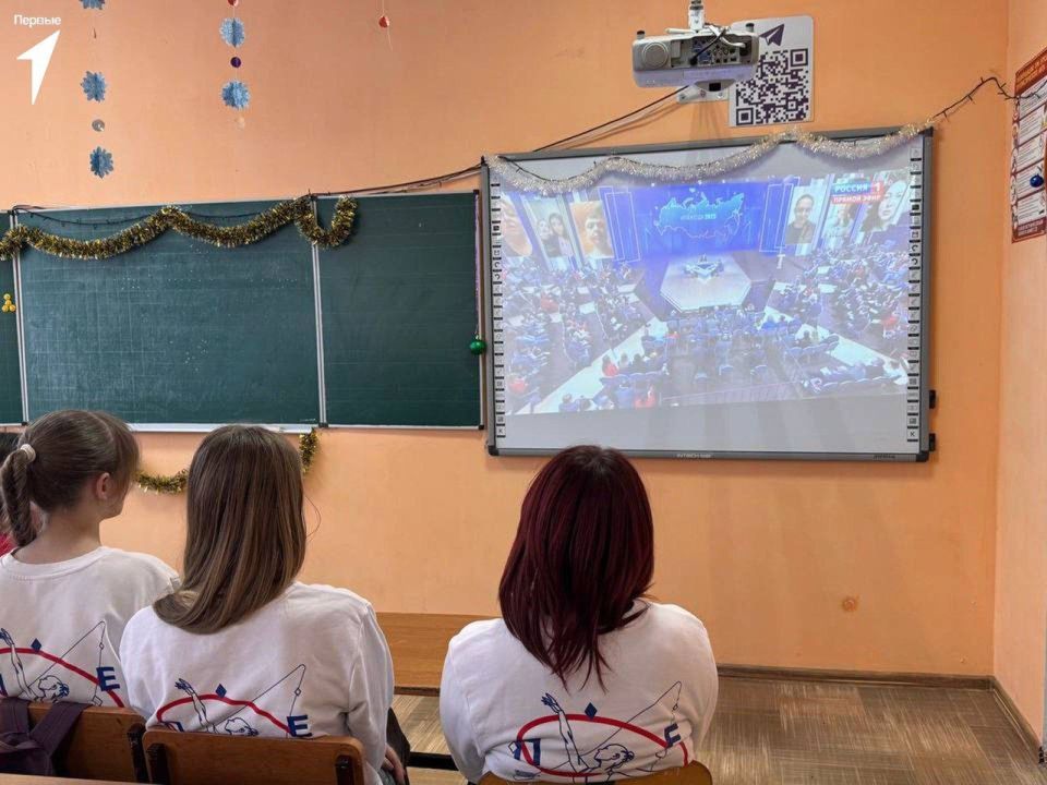 Первые Григорьевской школы Чаплинского округа уже подключились к прямой линии с президентом России Первые Григорьевской школы Чаплинского округа уже подключились к прямой линии с президентом России