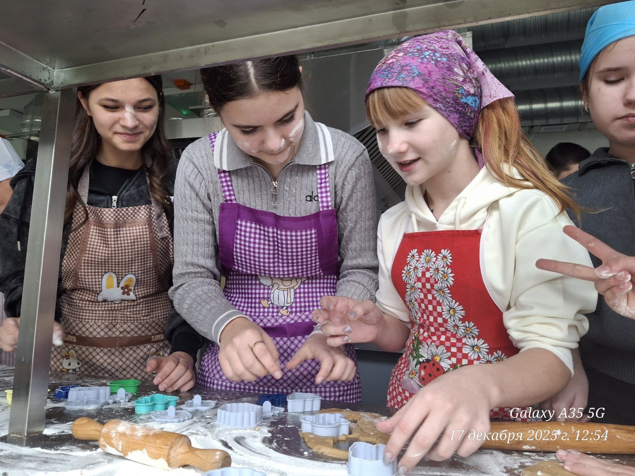 Сладкий праздник: имбирное печенье ко Дню Святого Николая в Виноградовской школе! Сладкий праздник: имбирное печенье ко Дню Святого Николая в Виноградовской школе!