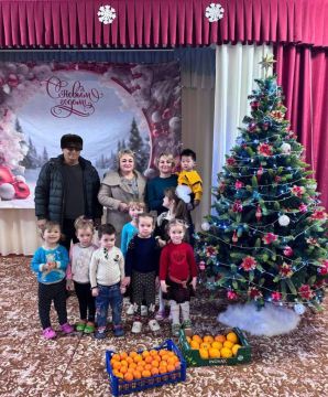 Новогодняя ёлка — подарок от доброго сердца