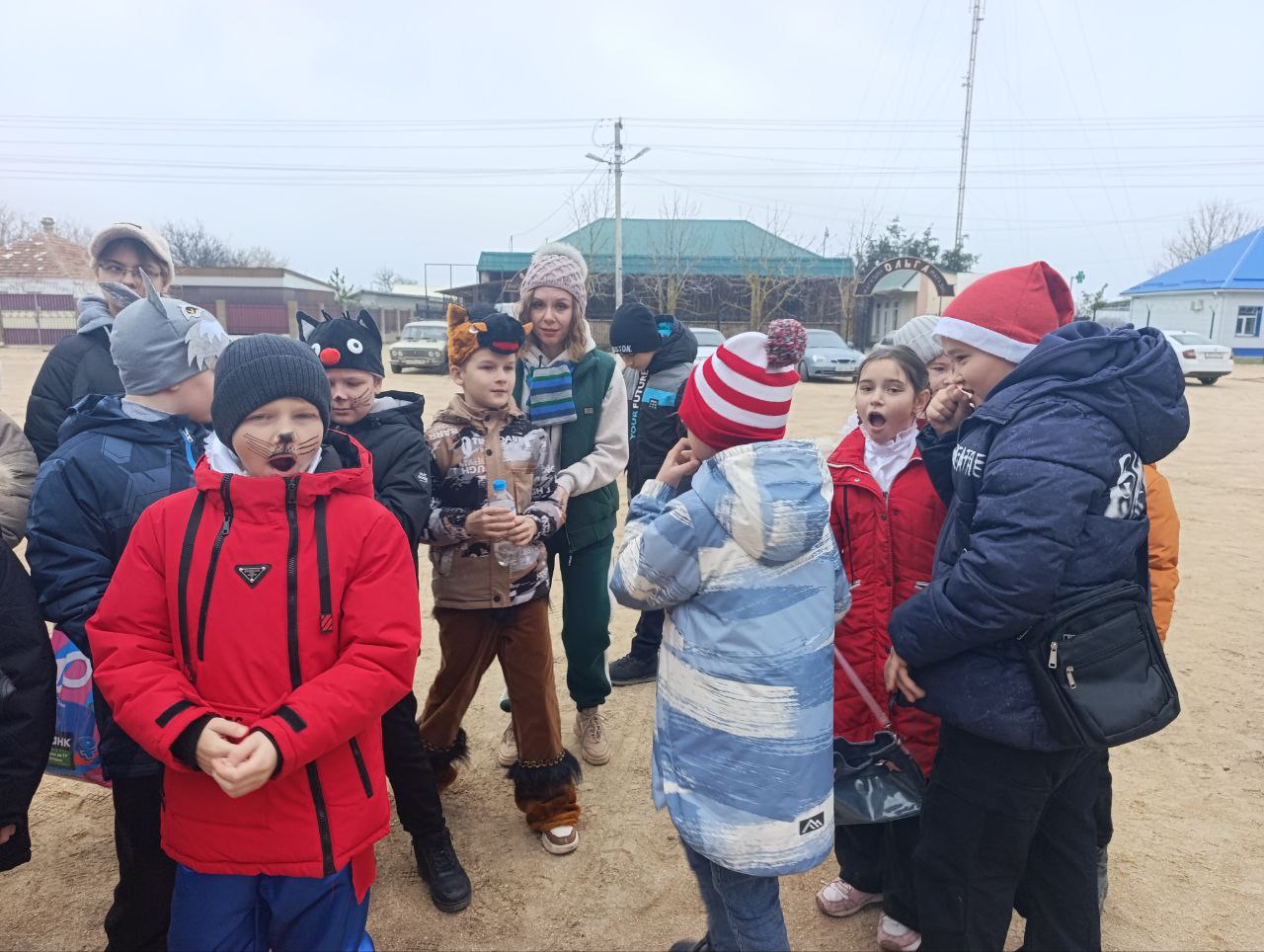 В селе Стрелковое зажгли главную новогоднюю ёлку после долгого перерыва В селе Стрелковое зажгли главную новогоднюю ёлку после долгого перерыва