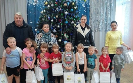 «Единая Россия» поддержала детей и многодетных родителей в Геническом округе