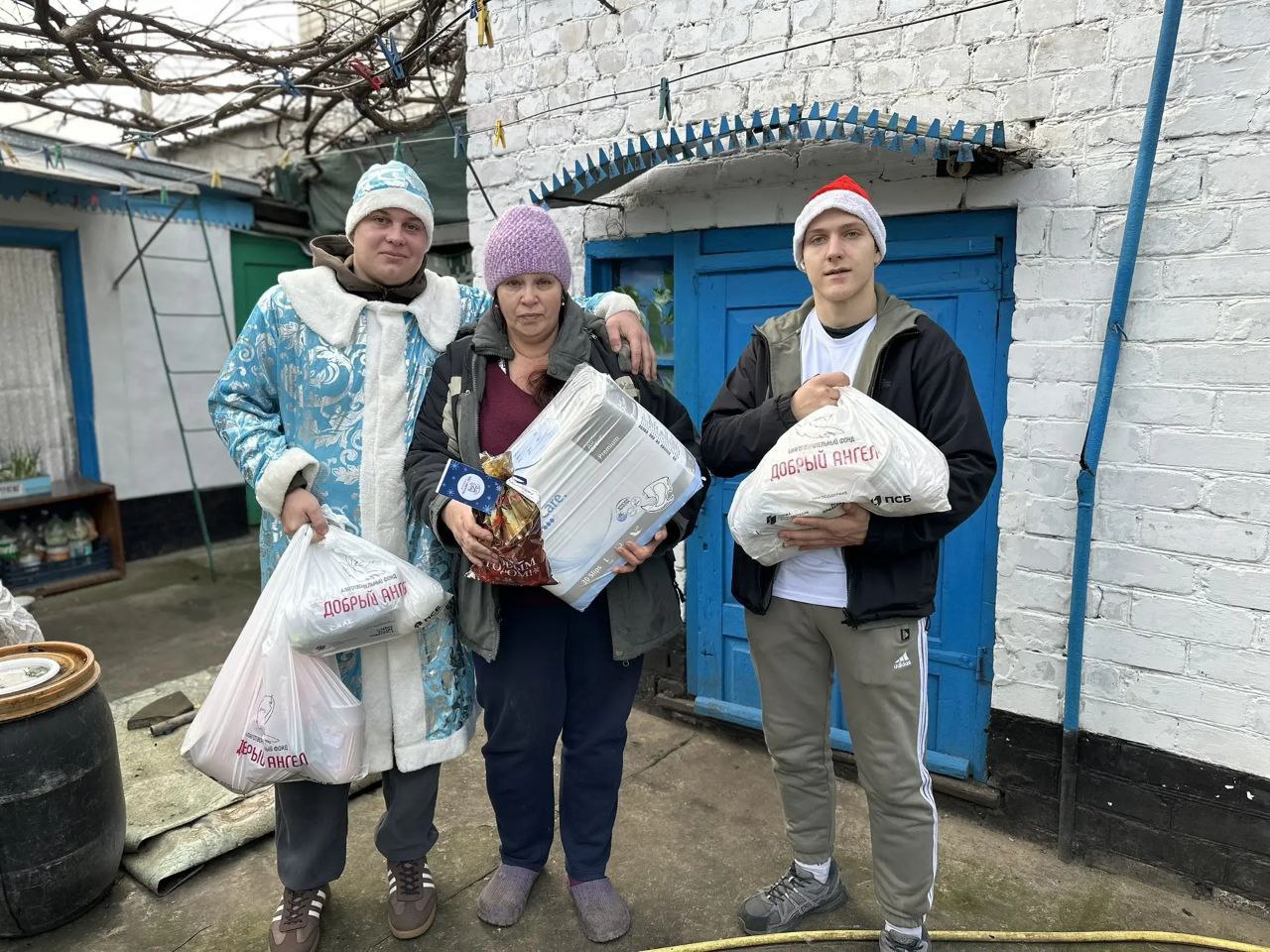 Ко Дню святого Николая активисты ТОС «Мечта» города Каховка доставили гуманитарную помощь нуждающимся жителям Ко Дню святого Николая активисты ТОС «Мечта» города Каховка доставили гуманитарную помощь нуждающимся жителям