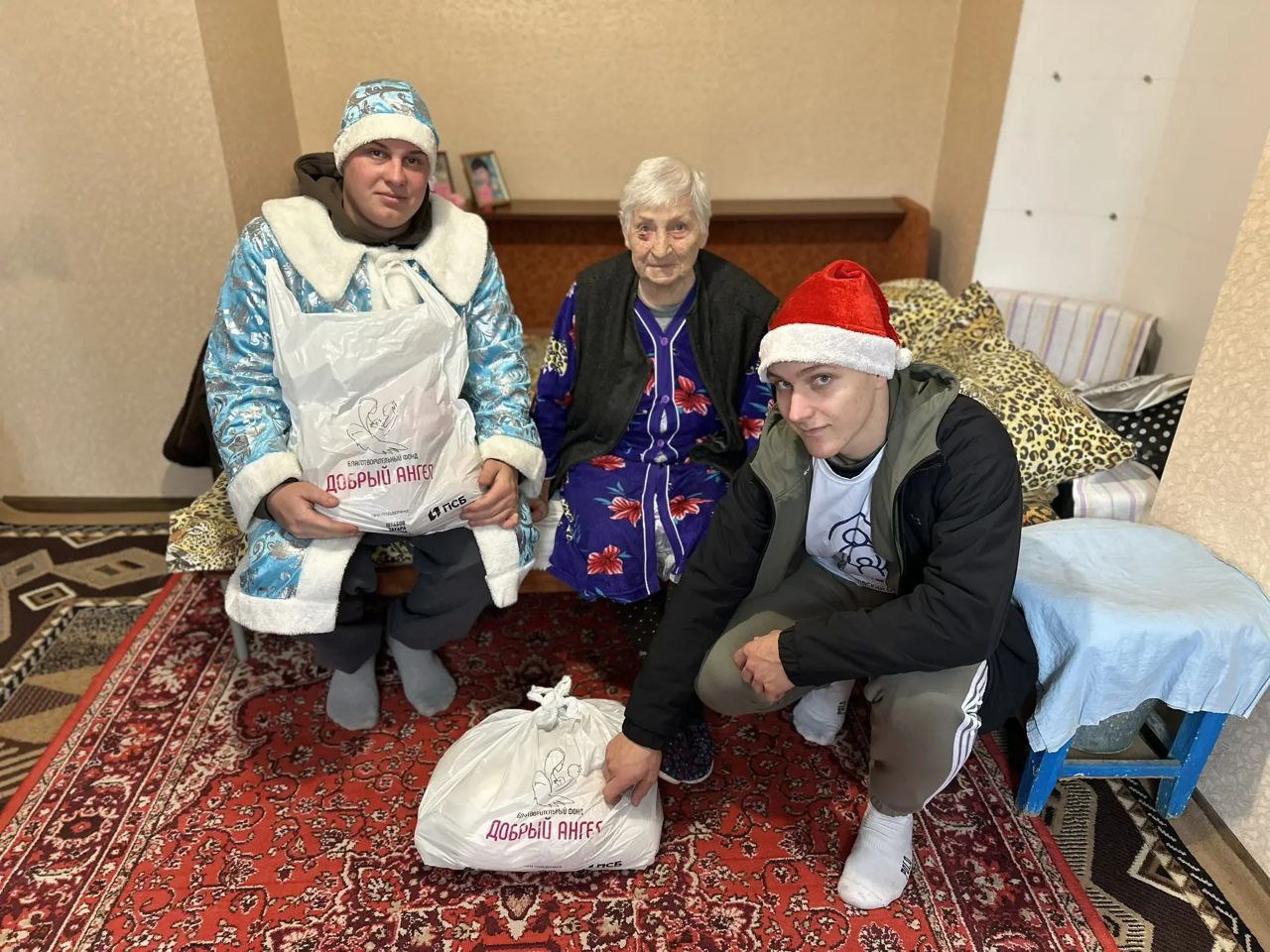 Ко Дню святого Николая активисты ТОС «Мечта» города Каховка доставили гуманитарную помощь нуждающимся жителям Ко Дню святого Николая активисты ТОС «Мечта» города Каховка доставили гуманитарную помощь нуждающимся жителям