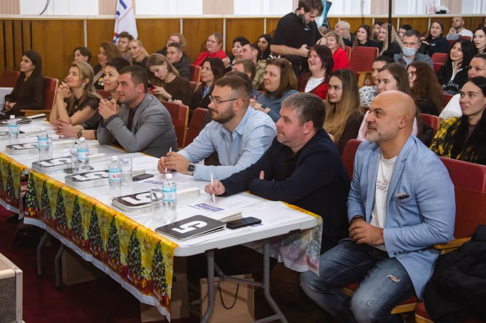 Юмор, талант, финал: как Херсонская область выбирала лучших КВНщиков Юмор, талант, финал: как Херсонская область выбирала лучших КВНщиков