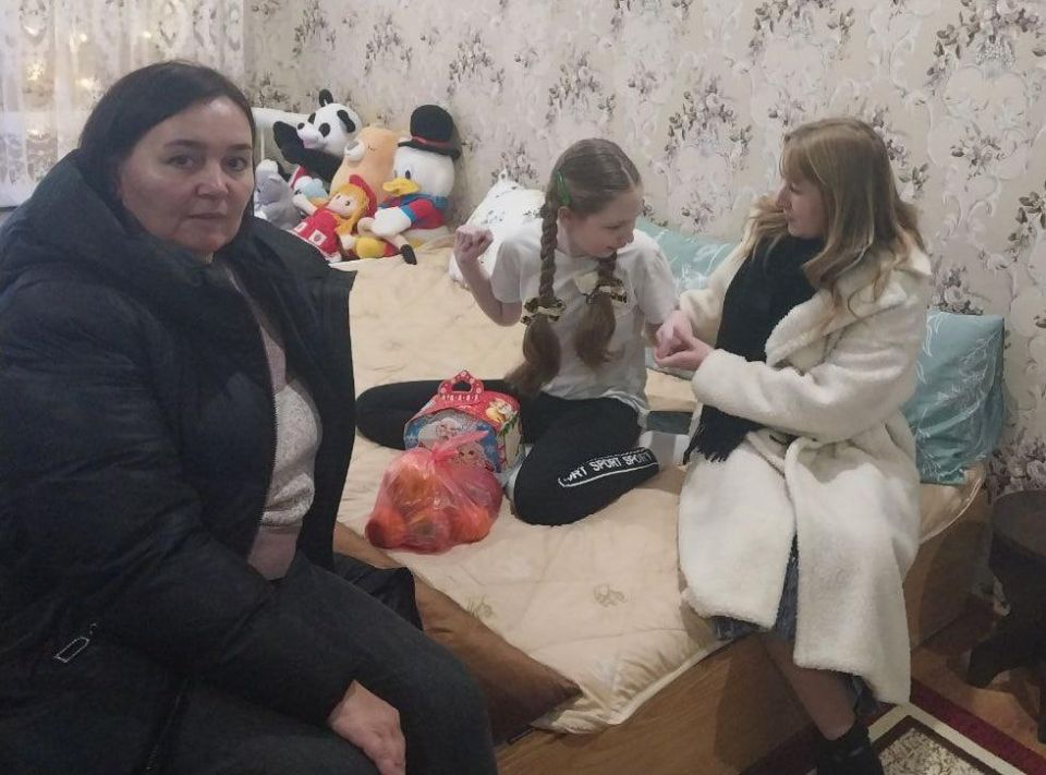 Сотрудники Крестовского территориального отдела поздравили детей с наступающими праздниками Сотрудники Крестовского территориального отдела поздравили детей с наступающими праздниками