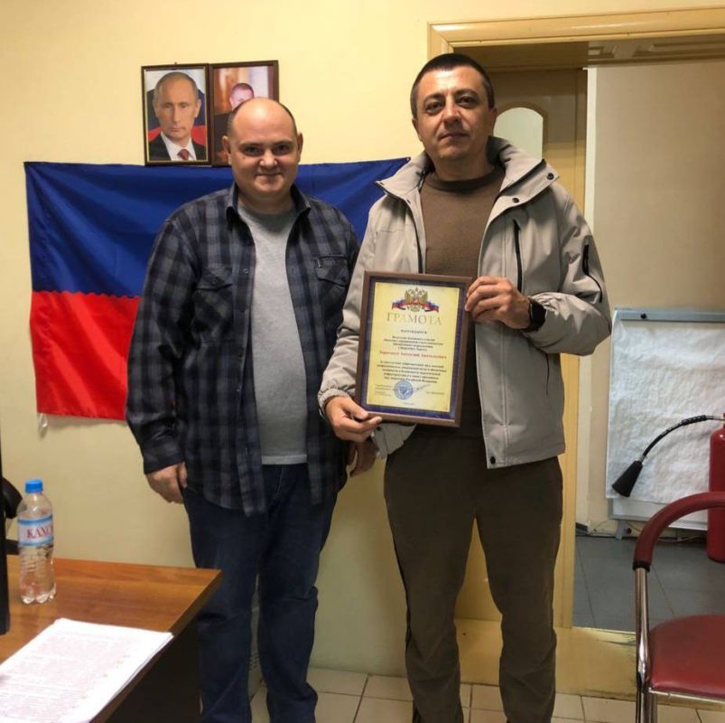 Лучшим энергетикам Каховского округа вручили грамоты от главы муниципалитета Павла Филипчука Лучшим энергетикам Каховского округа вручили грамоты от главы муниципалитета Павла Филипчука