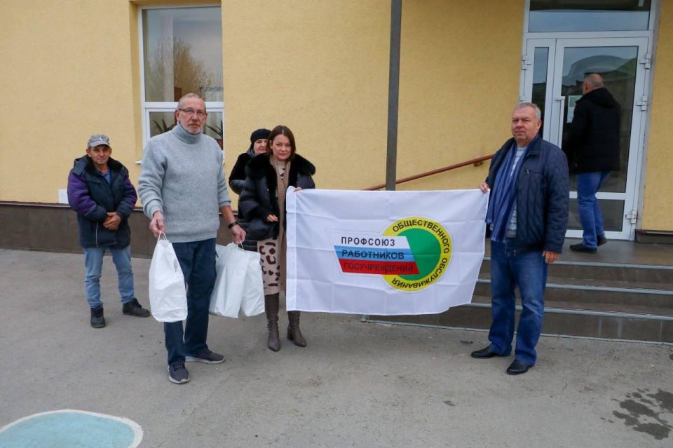 Тбилисский район Кубани передал гуманитарную помощь в подшефные учреждения Генического округа Тбилисский район Кубани передал гуманитарную помощь в подшефные учреждения Генического округа