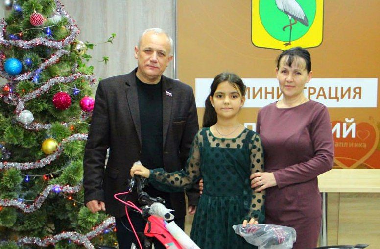 Время чудес!. Да, можно сказать, что акция «Ёлка желаний» — это волшебство, так как её основная цель — дарить радость и ощущение новогоднего волшебства Время чудес!. Да, можно сказать, что акция «Ёлка желаний» — это волшебство, так как её основная цель — дарить радость и ощущение новогоднего волшебства