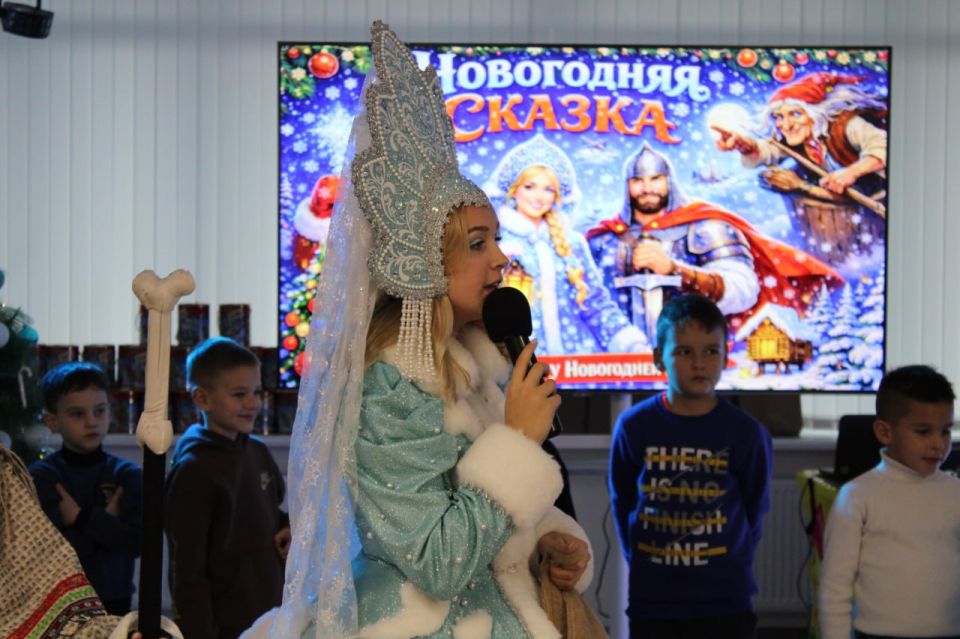 «Единая Россия» провела новогоднюю «ёлку» для многодетных семей и детей активистов партии, детей из семей участников СВО и прифронтовых округов «Единая Россия» провела новогоднюю «ёлку» для многодетных семей и детей активистов партии, детей из семей участников СВО и прифронтовых округов