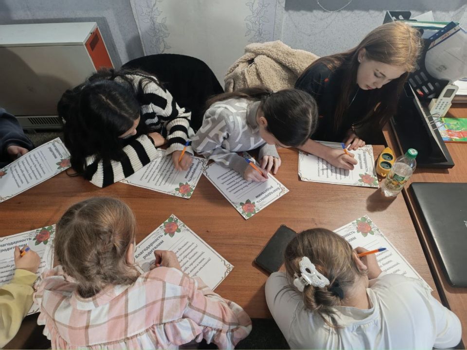 В Вольновском Доме культуры состоялась трогательная акция с видеопосланием "Спасибо за жизнь", приуроченная к Всероссийскому Дню благодарности родителям В Вольновском Доме культуры состоялась трогательная акция с видеопосланием "Спасибо за жизнь", приуроченная к Всероссийскому Дню благодарности родителям