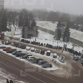 А тем временем, на российско-эстонской границе — небывалый ажиотаж