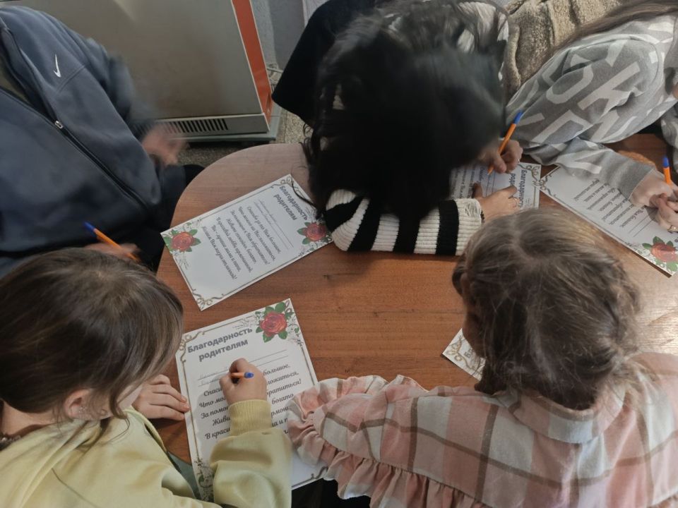 В Вольновском Доме культуры состоялась трогательная акция с видеопосланием "Спасибо за жизнь", приуроченная к Всероссийскому Дню благодарности родителям В Вольновском Доме культуры состоялась трогательная акция с видеопосланием "Спасибо за жизнь", приуроченная к Всероссийскому Дню благодарности родителям