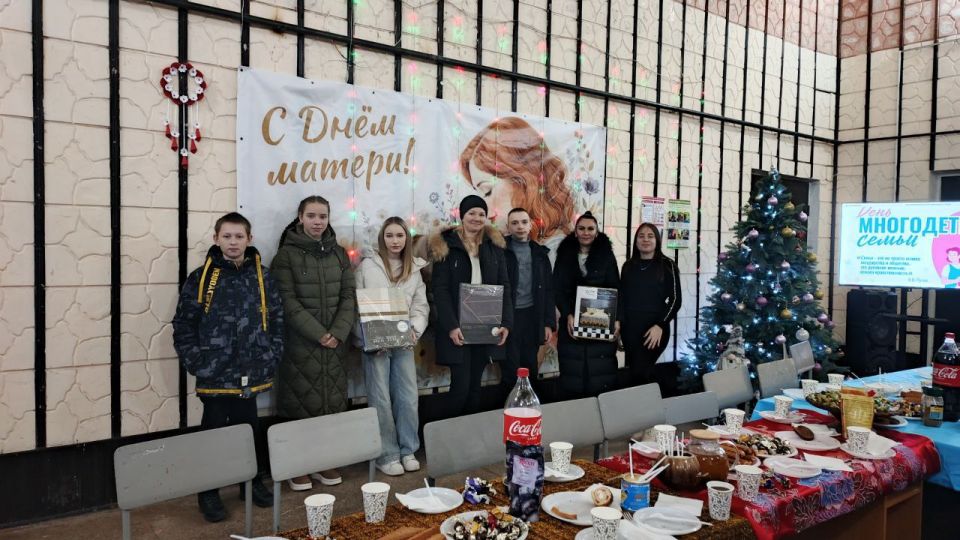 В селе Семихатка чествовали многодетные семьи В селе Семихатка чествовали многодетные семьи