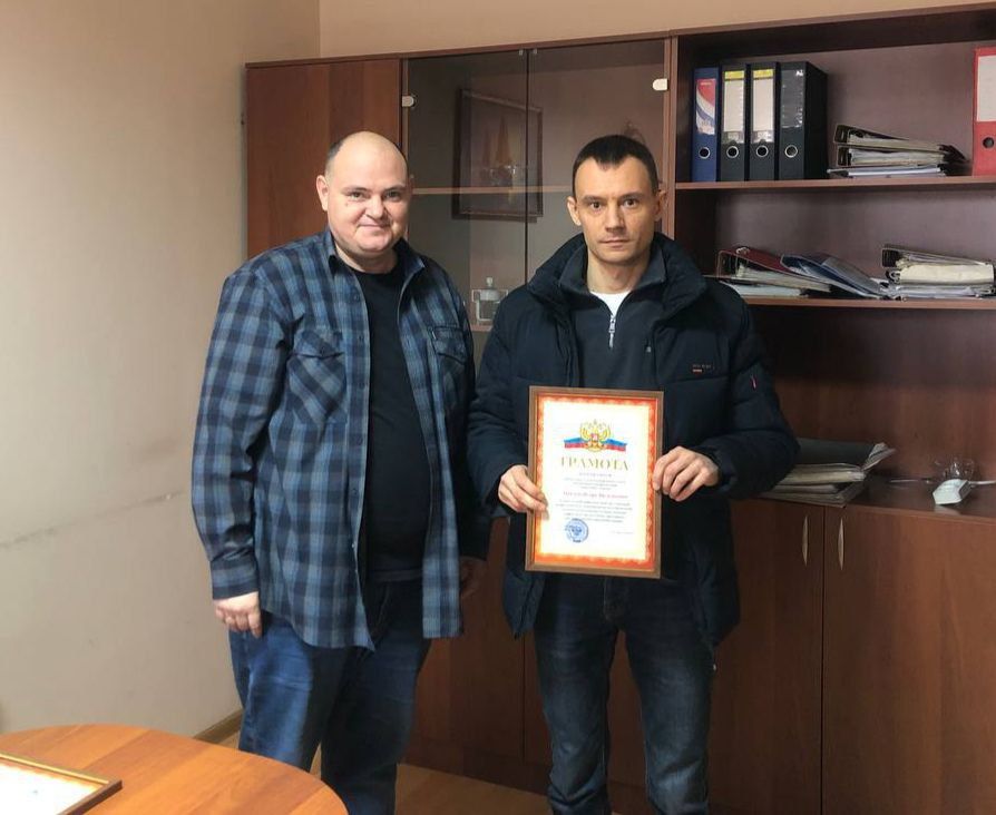 Лучшим энергетикам Каховского округа вручили грамоты от главы муниципалитета Павла Филипчука Лучшим энергетикам Каховского округа вручили грамоты от главы муниципалитета Павла Филипчука