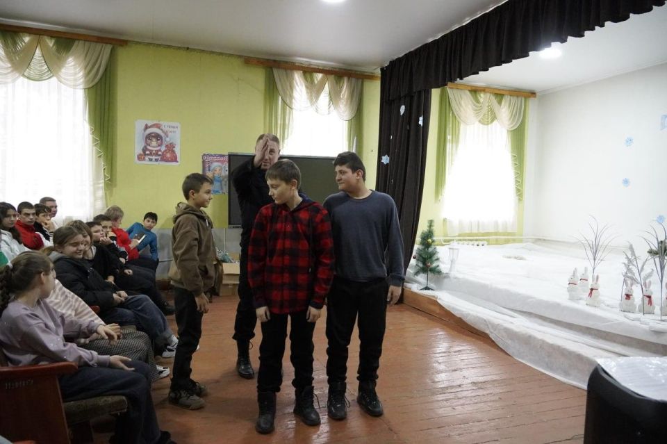 В селе Ровное прошло занятие по безопасности на дорогах в зимний период В селе Ровное прошло занятие по безопасности на дорогах в зимний период