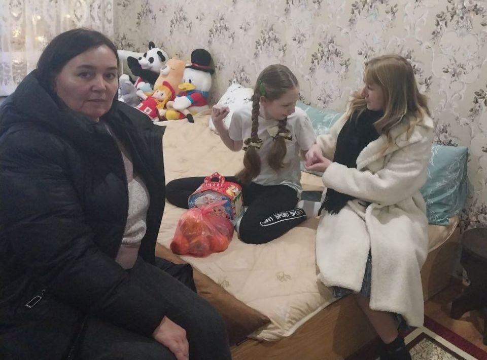 Сотрудники Крестовского территориального отдела поздравили детей с наступающими праздниками Сотрудники Крестовского территориального отдела поздравили детей с наступающими праздниками