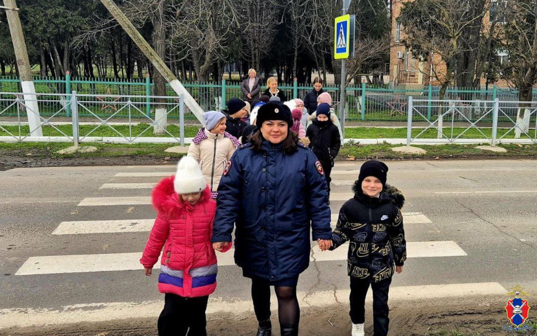 В Геническом округе Херсонской области сотрудники Госавтоинспекции провели профилактическое мероприятие со школьниками В Геническом округе Херсонской области сотрудники Госавтоинспекции провели профилактическое мероприятие со школьниками