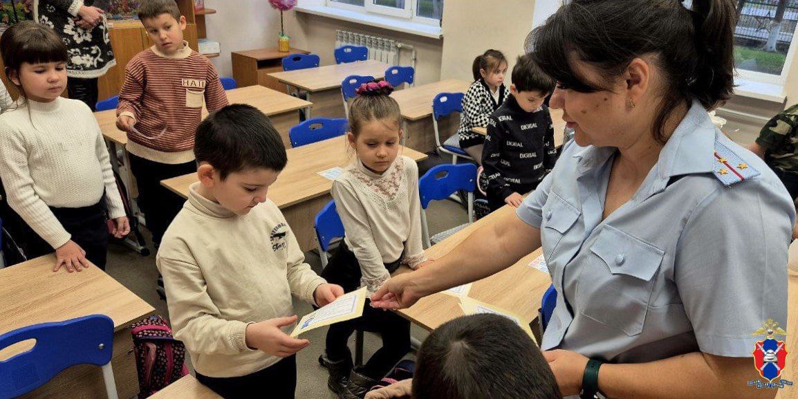 В Геническом округе Херсонской области сотрудники Госавтоинспекции провели профилактическое мероприятие со школьниками В Геническом округе Херсонской области сотрудники Госавтоинспекции провели профилактическое мероприятие со школьниками