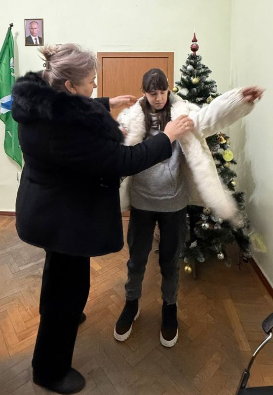 Глава Великолепетихского округа приняла участие во Всероссийской акции«Елка желаний» Глава Великолепетихского округа приняла участие во Всероссийской акции«Елка желаний»