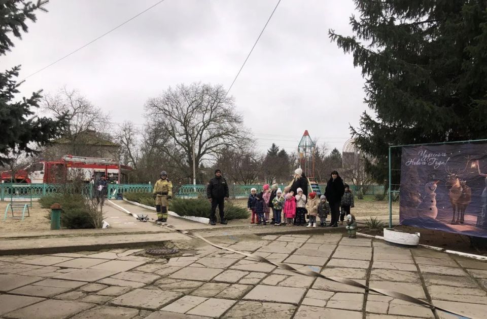 В ясли-саду «Ромашка» прошли пожарно-тактические занятие с участием сотрудников МЧС по Херсонской области В ясли-саду «Ромашка» прошли пожарно-тактические занятие с участием сотрудников МЧС по Херсонской области