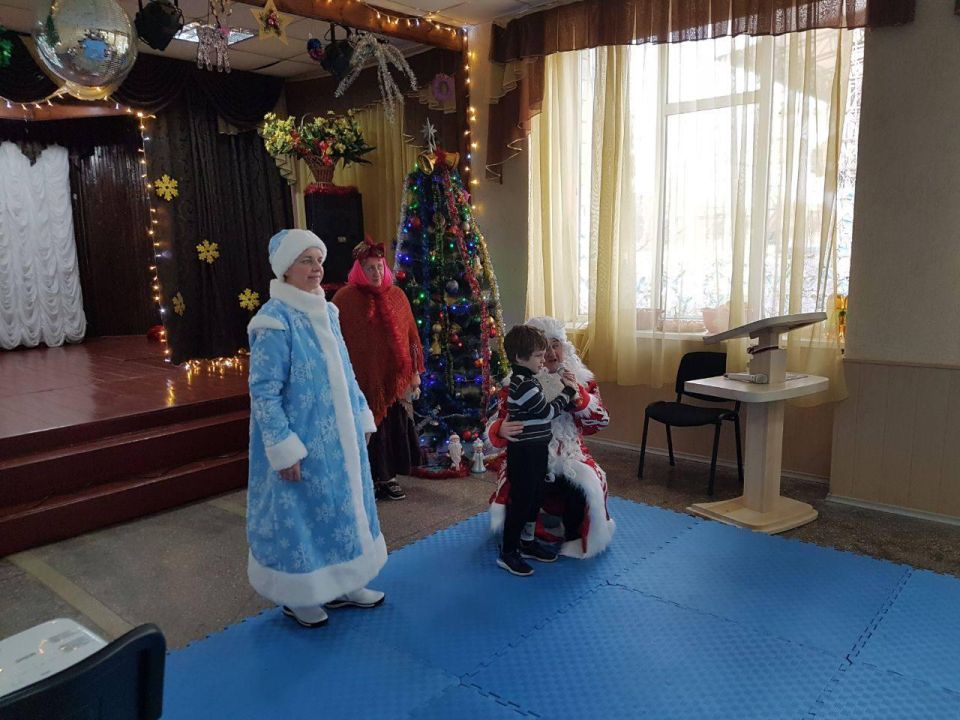 «В гостях у сказки»: новогодний праздник в Лазурненском Доме культуры «В гостях у сказки»: новогодний праздник в Лазурненском Доме культуры