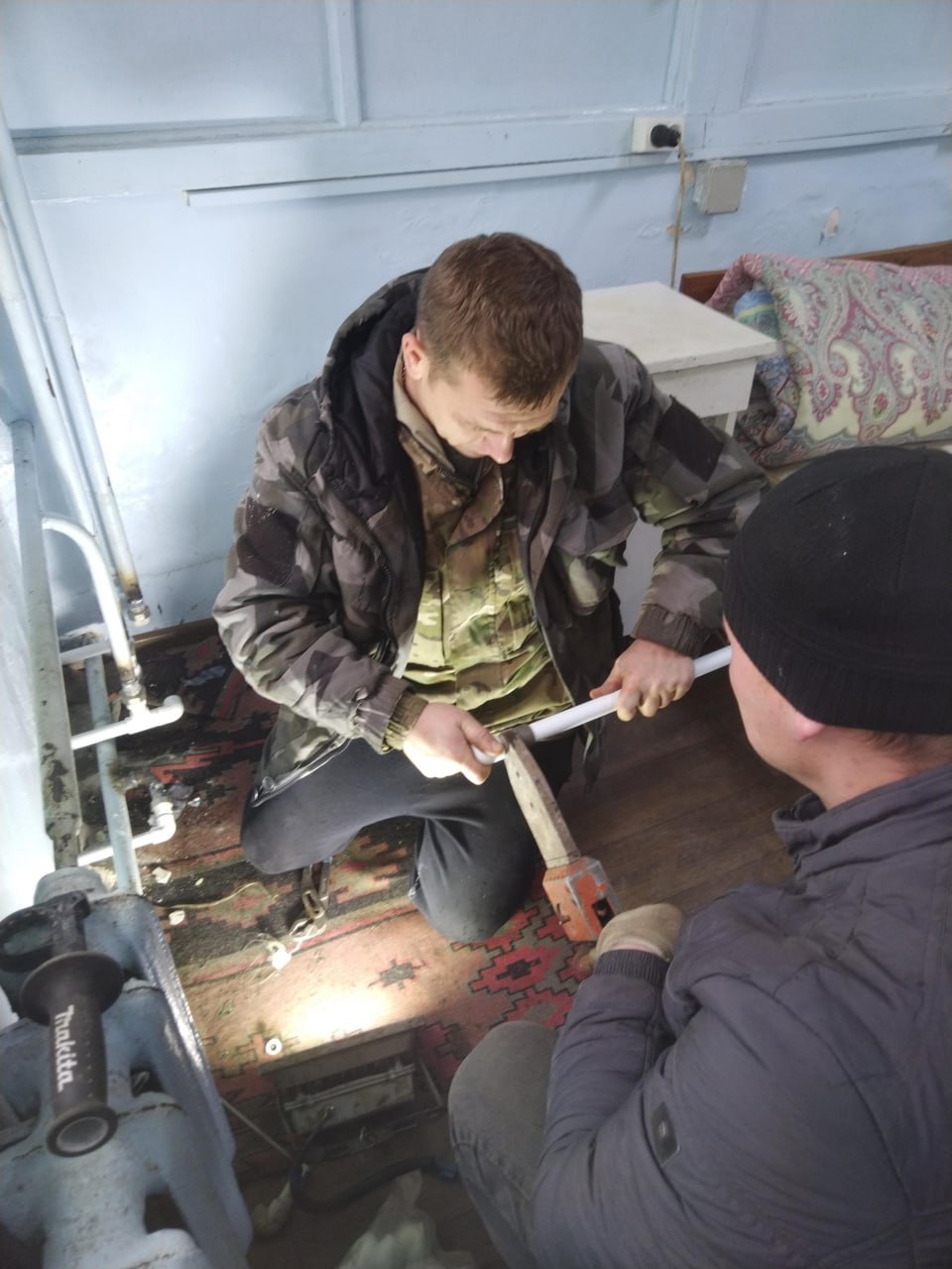 Ремонтная бригада из Адыгеи восстановила отопление в больнице Геническа