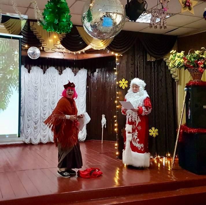 «В гостях у сказки»: новогодний праздник в Лазурненском Доме культуры «В гостях у сказки»: новогодний праздник в Лазурненском Доме культуры