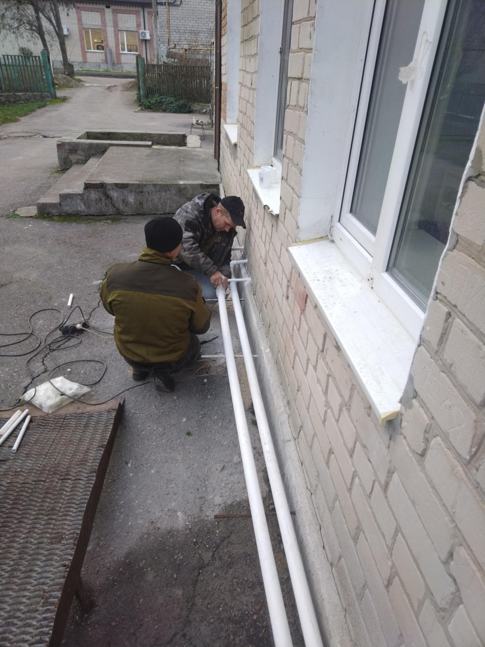 Ремонтная бригада из Адыгеи восстановила отопление в больнице Геническа Ремонтная бригада из Адыгеи восстановила отопление в больнице Геническа