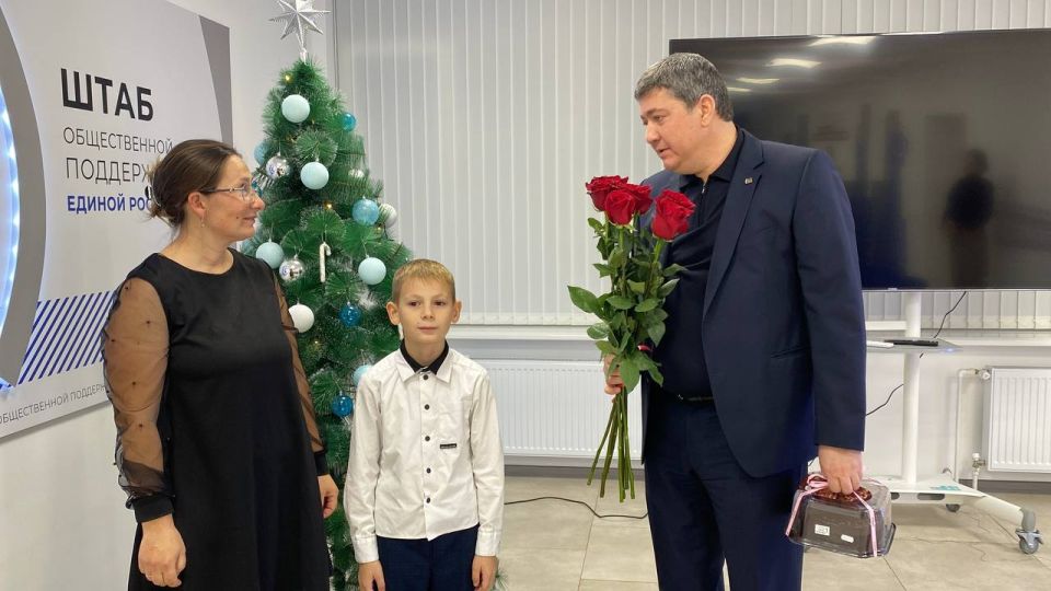 В Штабе общественной поддержки «Единой России» в Единый день приёма участников СВО и членов их семей встретился с семьёй нашего защитника Отечества В Штабе общественной поддержки «Единой России» в Единый день приёма участников СВО и членов их семей встретился с семьёй нашего защитника Отечества